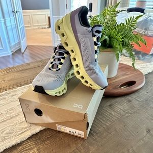 OnCloud Cloudmonster Sneakers in Nimbus/Hay